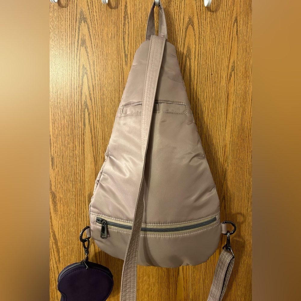 Lug Windsail Sling Bag w/ Purple Heart Shaped Pouch - Picture 6 of 11